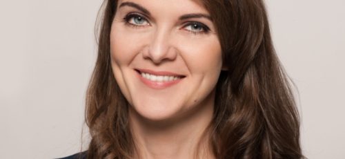 Comedian Liza Kos - Was glaub‘ ich, wer ich bin?!